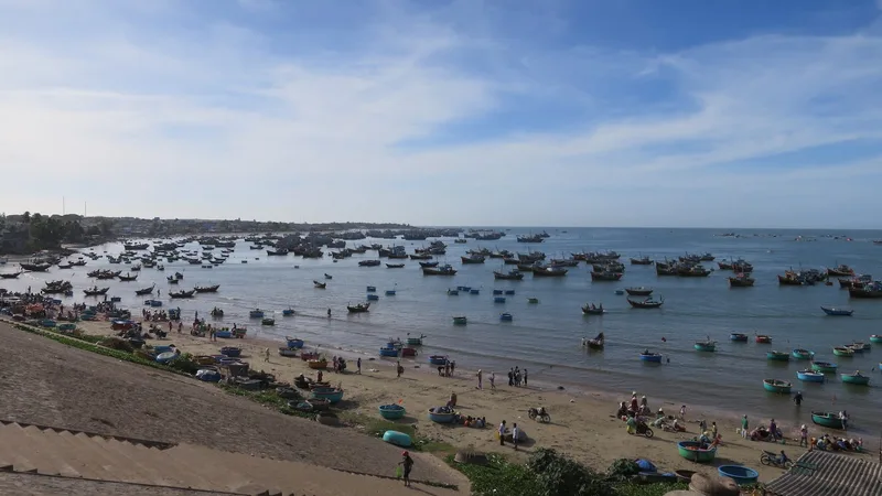 Rẽ Sóng Tìm Về Phan Thiết: Ký Ức Hồn Nhiên Bên Biển