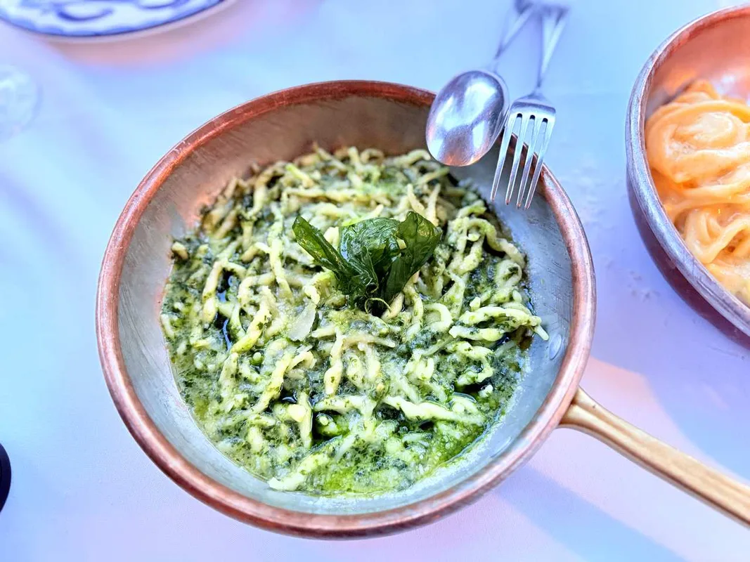 Riviera Restaurant: Khám Phá Hương Vị Nam Pháp Tại London