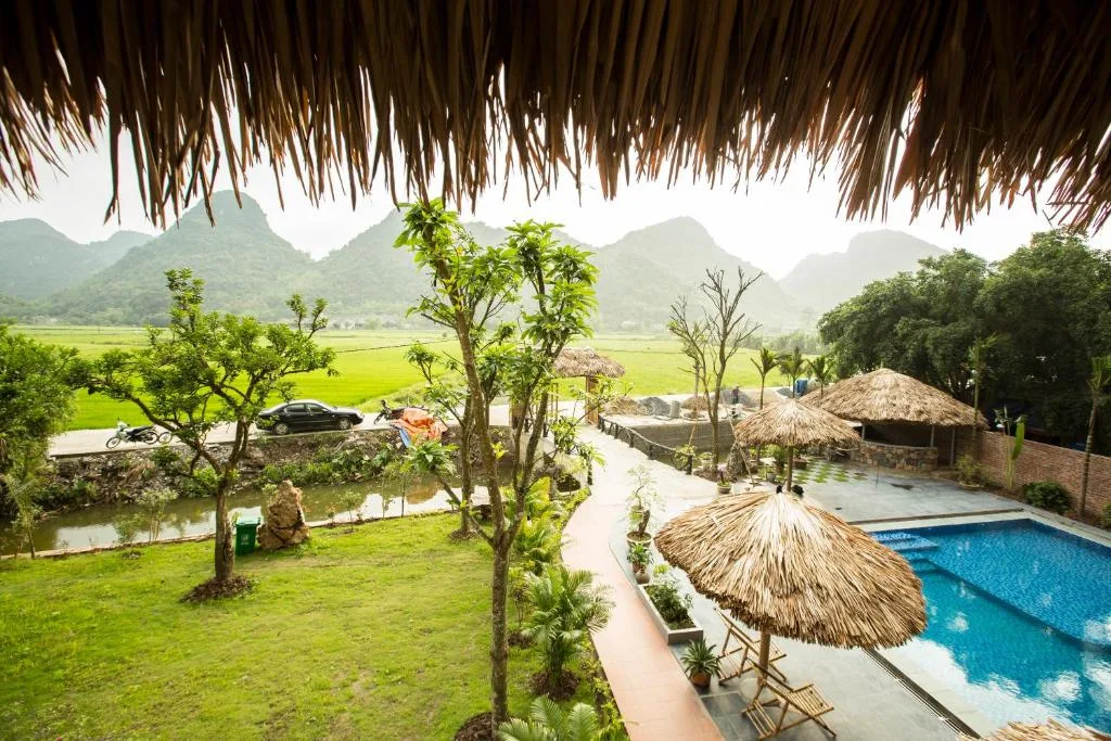 So Sánh Ninh Bình và Vịnh Hạ Long: Điểm Đến Nào Thích Hợp Hơn Cho Bạn?