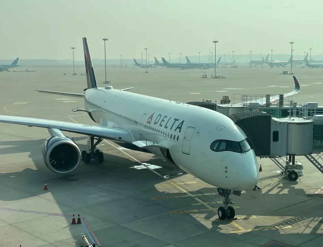 Tại Sao Delta Air Lines Lại Bỏ Qua Starlink? Một Sai Lầm Chiến Lược?