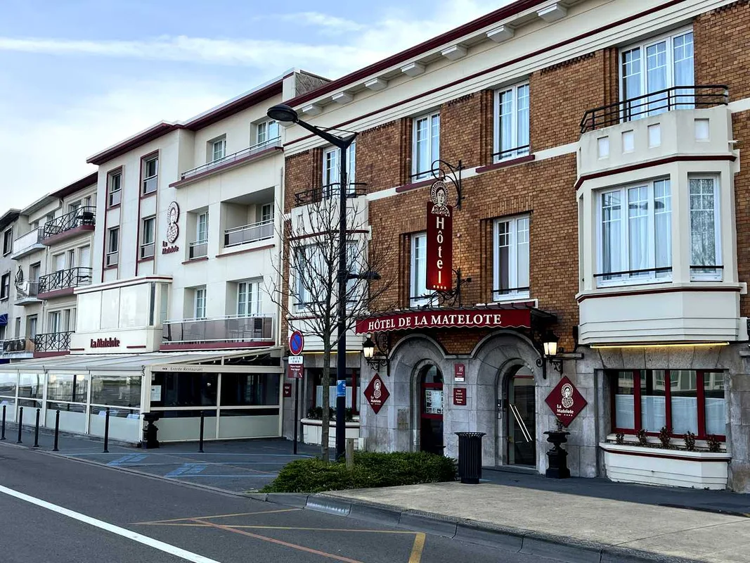 Tản bộ giữa hai thị trấn ven biển Montreuil-sur-Mer và Boulogne, Pháp