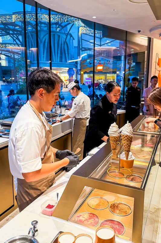 Thánh Đường Bánh Ngọt Pierre Hermé Đổ Bộ Singapore Ngày 1/8!