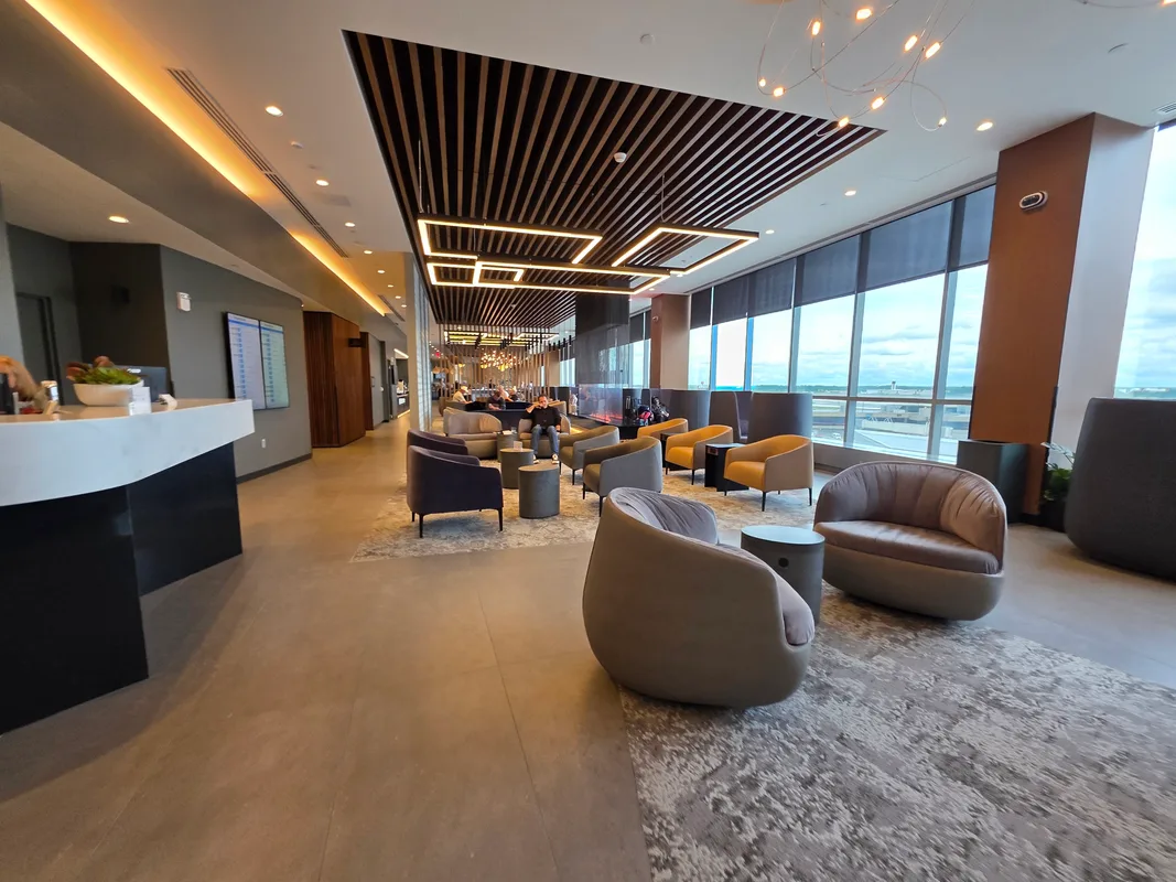 Thẻ Citi Strata Elite: 75,000 Điểm và $1,200 Tín Dụng Trong Năm Đầu