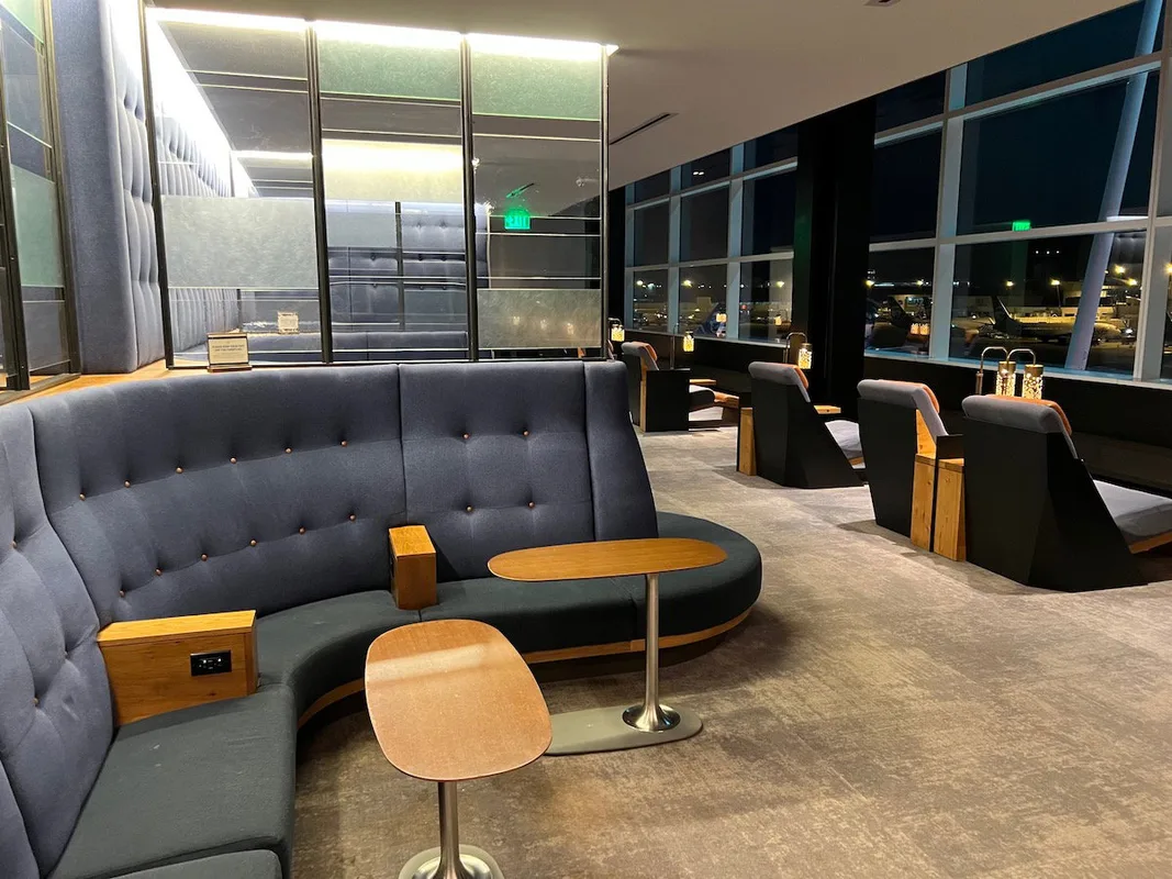 Thẻ Tín Dụng Atmos Rewards Business: Ưu Đãi Chào Mừng Đặc Biệt Với Phí Thấp