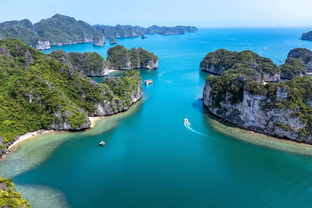 Thời Điểm Tốt Nhất Để Khám Phá Vịnh Hạ Long: Hướng Dẫn Dành Cho Du Khách Việt