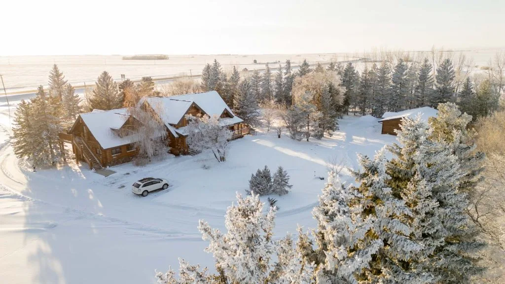Thử Thách Lạnh Cóng Tại Living Skies Lodge ở Saskatchewan