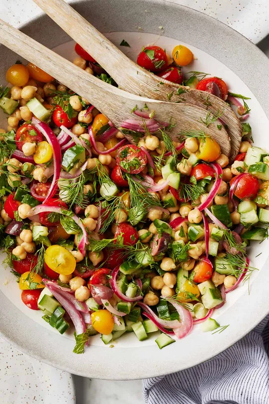 Thử Thách Nấu Ăn Tháng 4: Salad Đậu Gà Ngon Tuyệt!