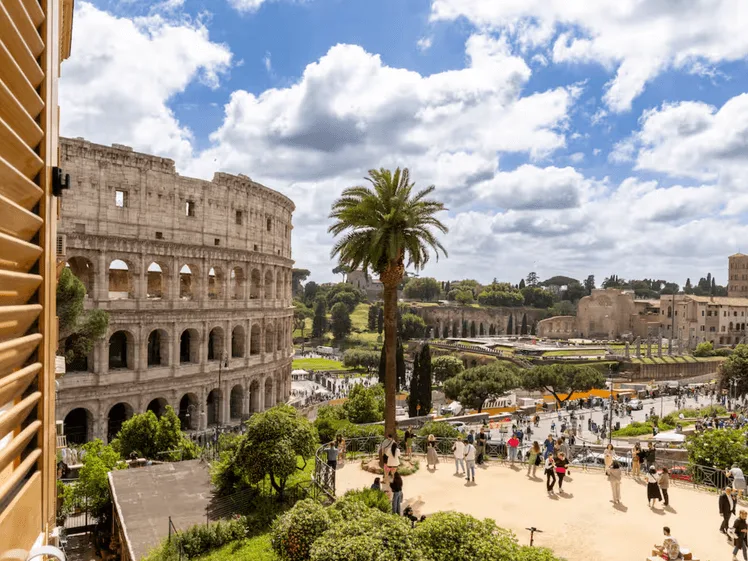 Thức Dậy Với Tầm Nhìn Đế Đài La Mã Tại Những Airbnb Ở Rome