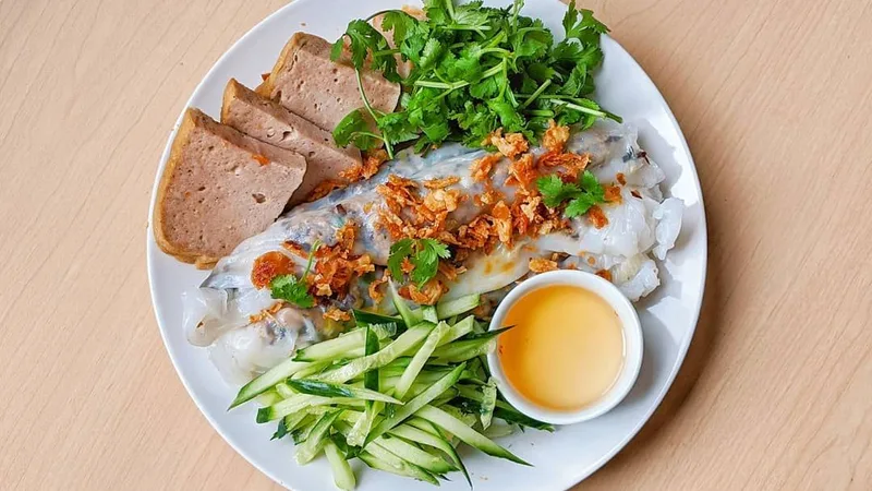 Thưởng Thức Bánh Cuốn Sài Gòn: Bí Quyết Ăn Sáng Như Người Địa Phương