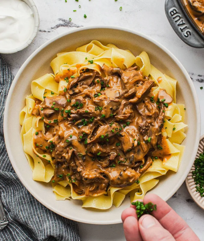 Thưởng Thức Beef Stroganoff Ngon Mê Ly Từ Ang