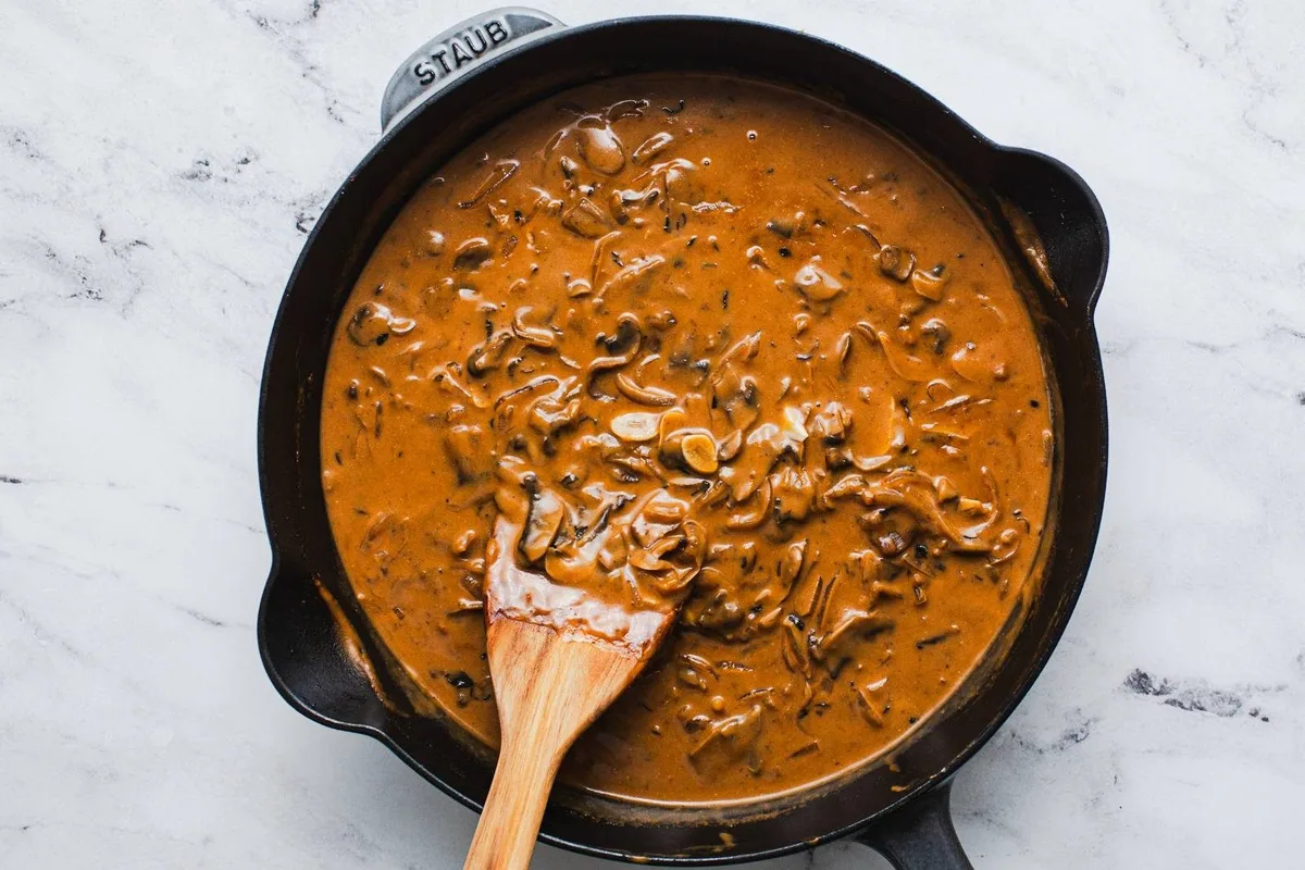 Thưởng Thức Beef Stroganoff Ngon Mê Ly Từ Ang