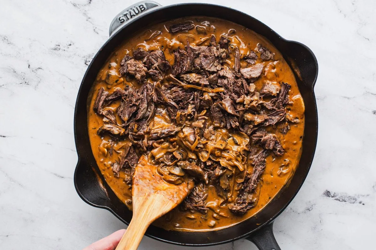 Thưởng Thức Beef Stroganoff Ngon Mê Ly Từ Ang