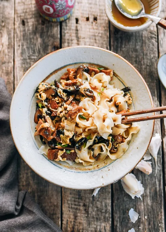 Thưởng Thức Món Da Lu Mian: Nét Ẩm Thực Bắc Trung Quốc