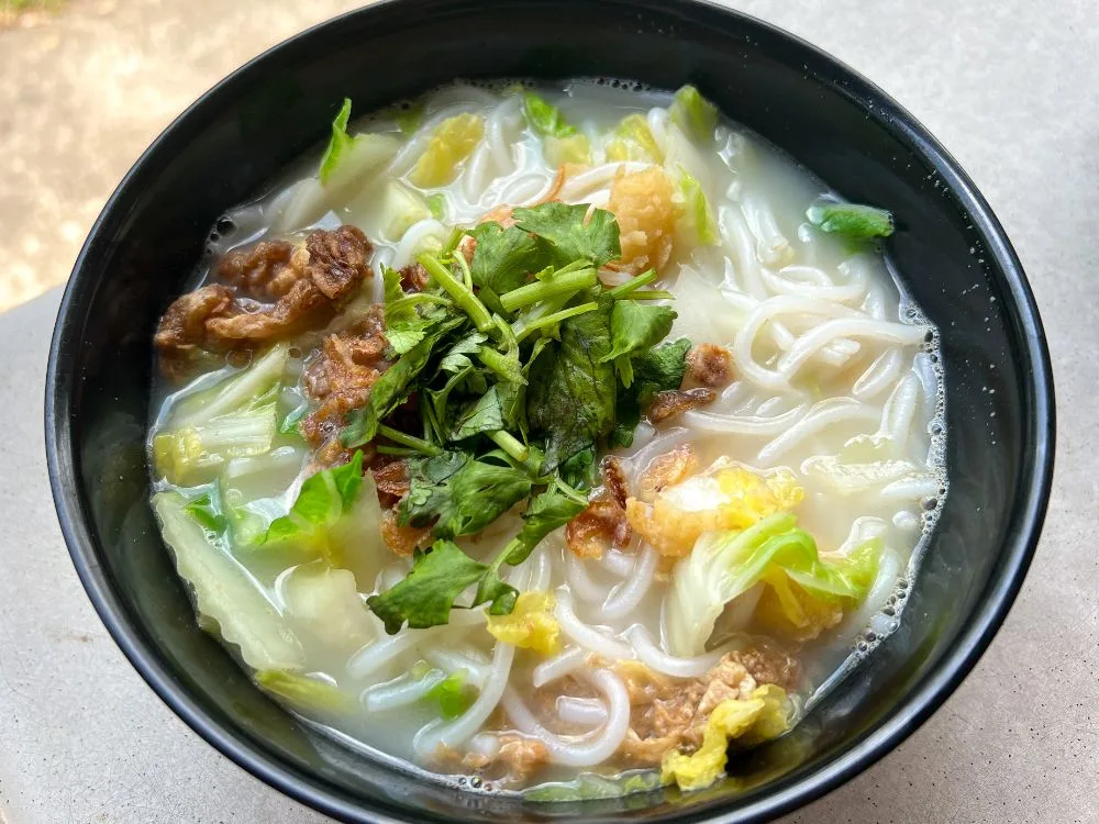 Thưởng Thức Súp Cá Thai Seng: Đợi Hơn 1 Giờ Chỉ Để Nếm Thử Hương Vị Đặc Biệt