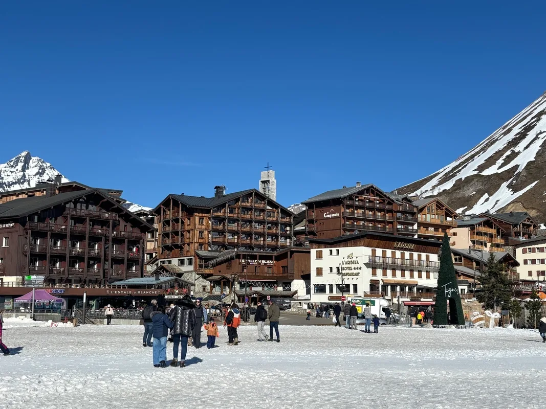 Tignes: Trải Nghiệm Trượt Tuyết Cuối Mùa Tuyệt Vời Tại Pháp