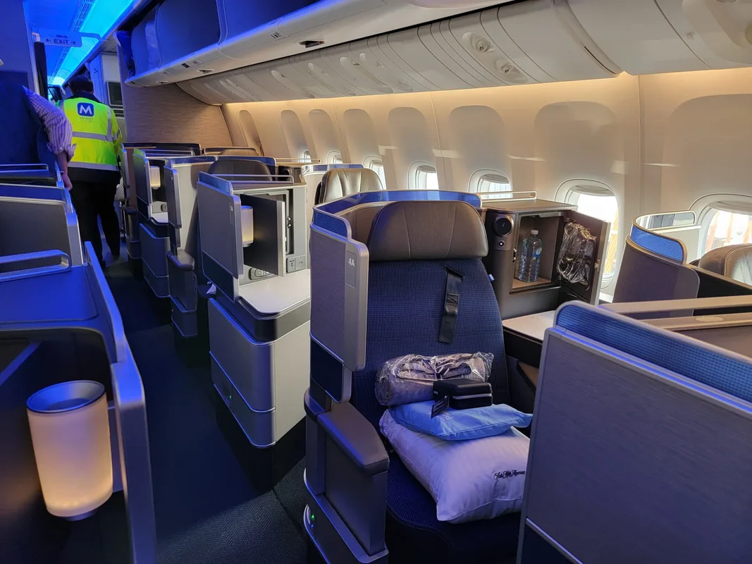 Tin sốc: United Airlines Giảm Quyền Lợi Hạng Thương Gia Nặng Nề