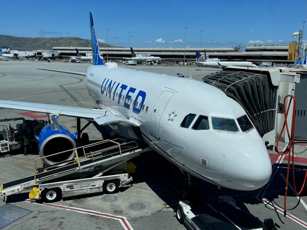Tình Hình Giá Vé Hàng Không Tăng Cao: Dự Đoán Từ United Airlines