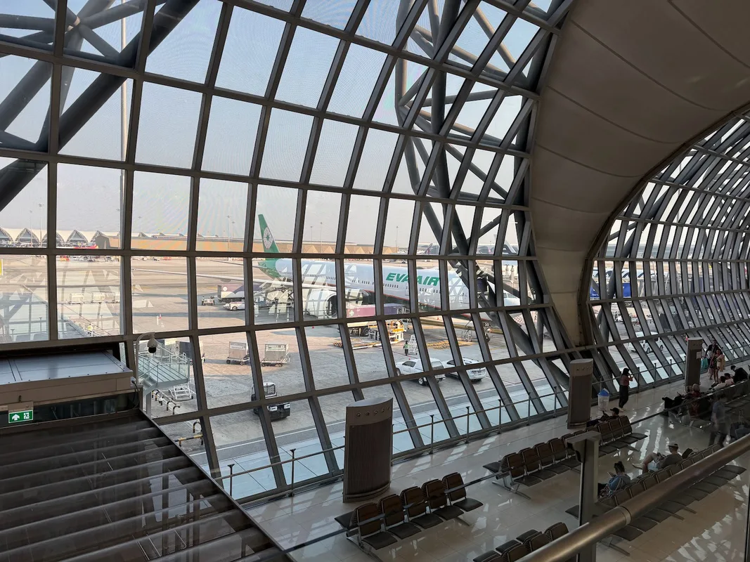 Trải Nghiệm Bay Business Class EVA Air: Từ Bangkok Đến Đài Bắc