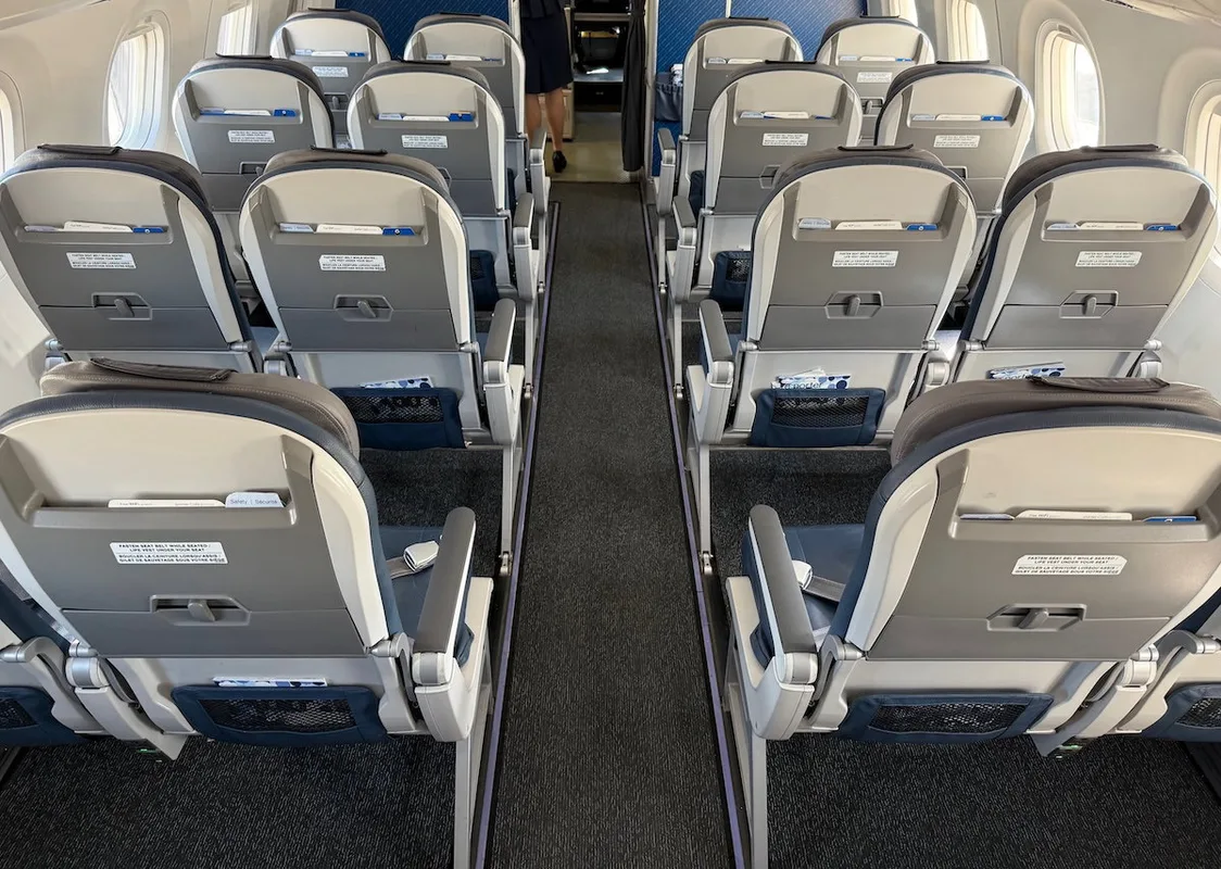 Trải Nghiệm Bay Cùng Porter Airlines: Chuyến Bay Thú Vị Từ Fort Lauderdale Đến Montreal