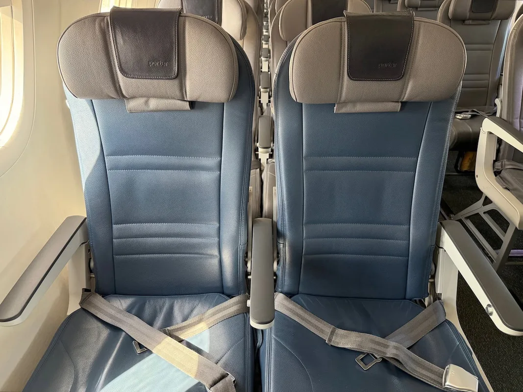 Trải Nghiệm Bay Cùng Porter Airlines: Chuyến Bay Thú Vị Từ Fort Lauderdale Đến Montreal
