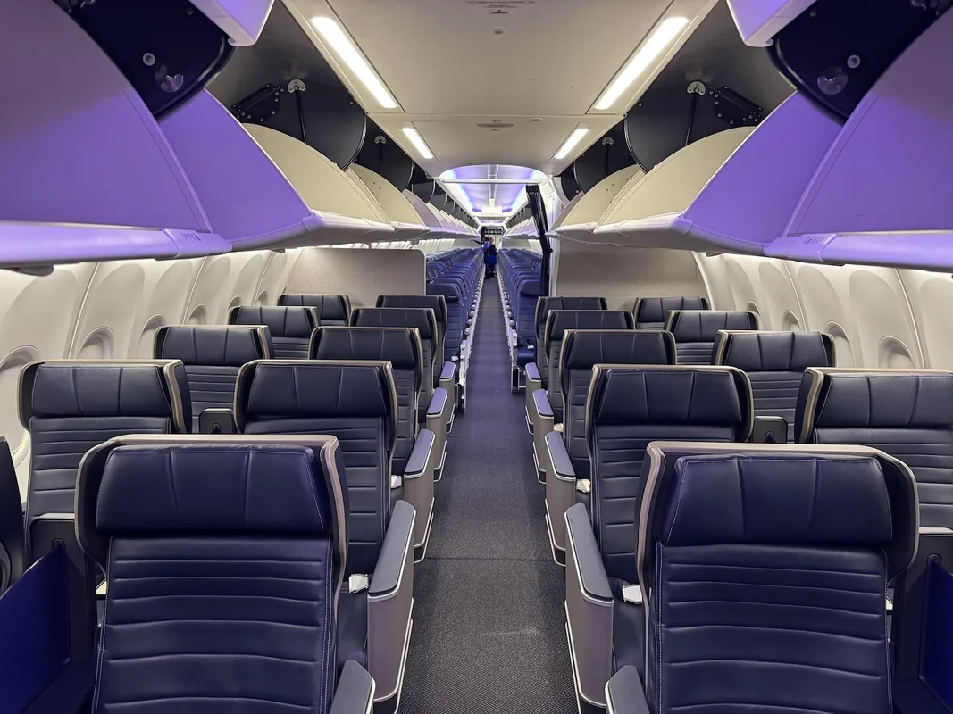 Trải Nghiệm Bay Hạng Nhất Không Mãn Nguyện Với United Airlines