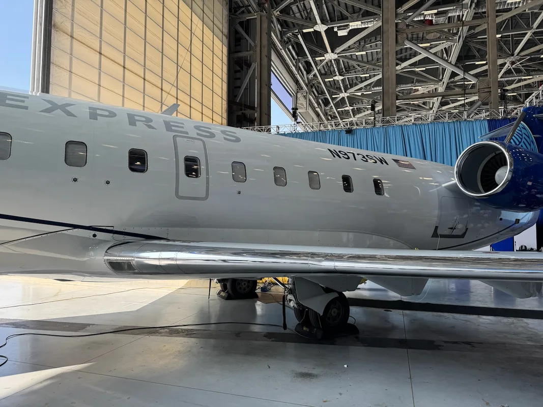 Trải Nghiệm Bay Trên Chiếc CRJ450: Sự Biến Hình Đáng Chú Ý Của United Airlines