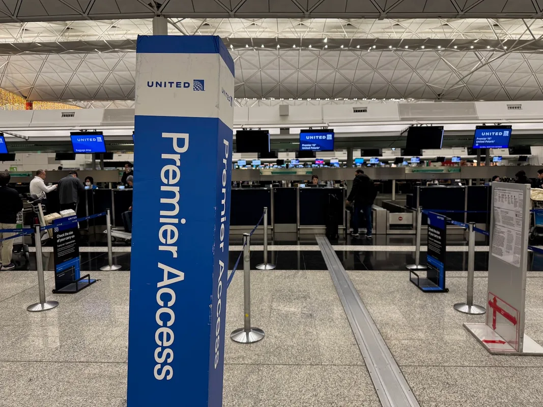 Trải Nghiệm Bay United Airlines 787-9: Hạng Ghế Premium Plus