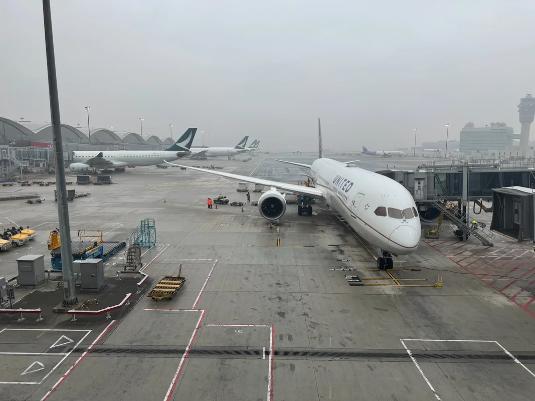 Trải Nghiệm Bay United Airlines 787-9: Hạng Ghế Premium Plus