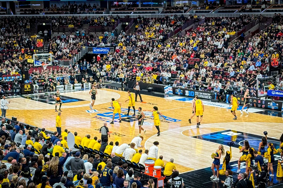 Trải Nghiệm Bóng Rổ NCAA Đỉnh Cao Tại Chicago Nhờ Điểm Hilton Honors