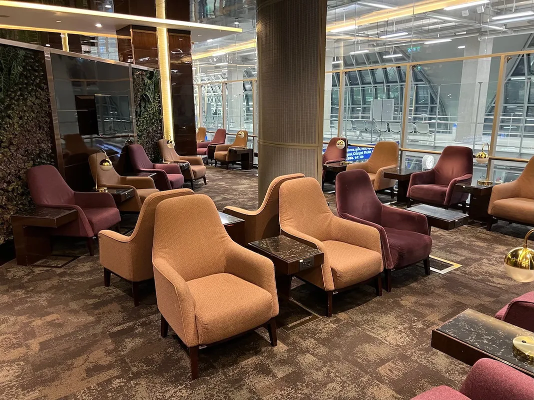 Trải Nghiệm Đáng Nhớ Tại Phòng Chờ Thai Airways Ở Sân Bay Bangkok
