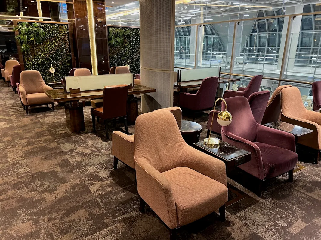Trải Nghiệm Đáng Nhớ Tại Phòng Chờ Thai Airways Ở Sân Bay Bangkok