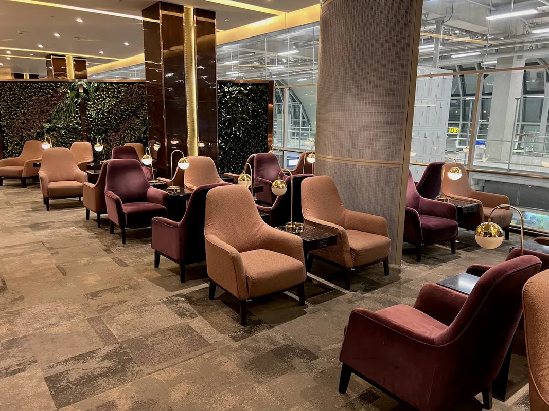 Trải Nghiệm Đáng Nhớ Tại Phòng Chờ Thai Airways Ở Sân Bay Bangkok