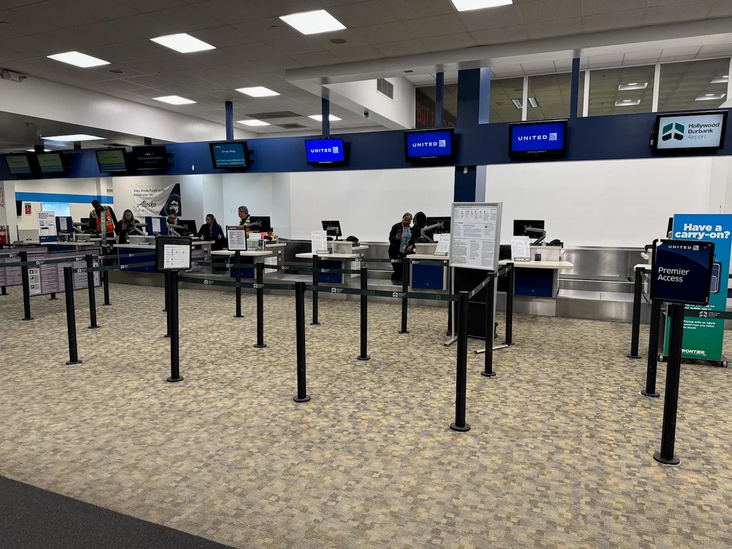 Trải Nghiệm Hạng Thương Gia Trên Chuyến Bay Một Giờ Của United Airlines