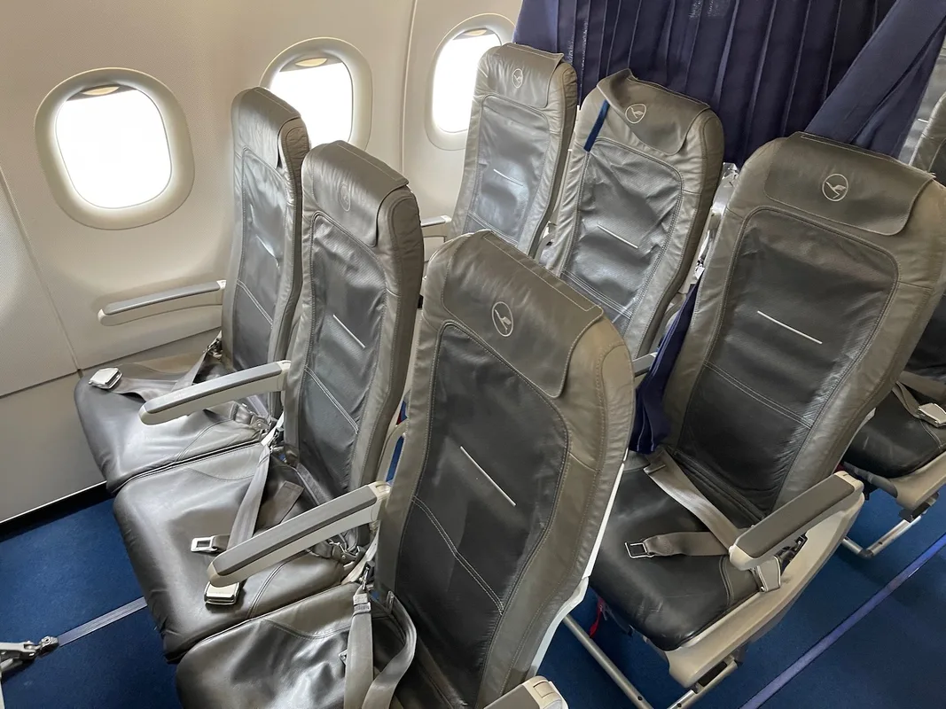 Trải Nghiệm Hạng Thương Gia Trên Chuyến Bay Một Giờ Của United Airlines