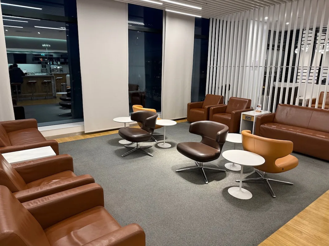 Trải Nghiệm Lounge Lufthansa Tại Sân Bay Milan Malpensa