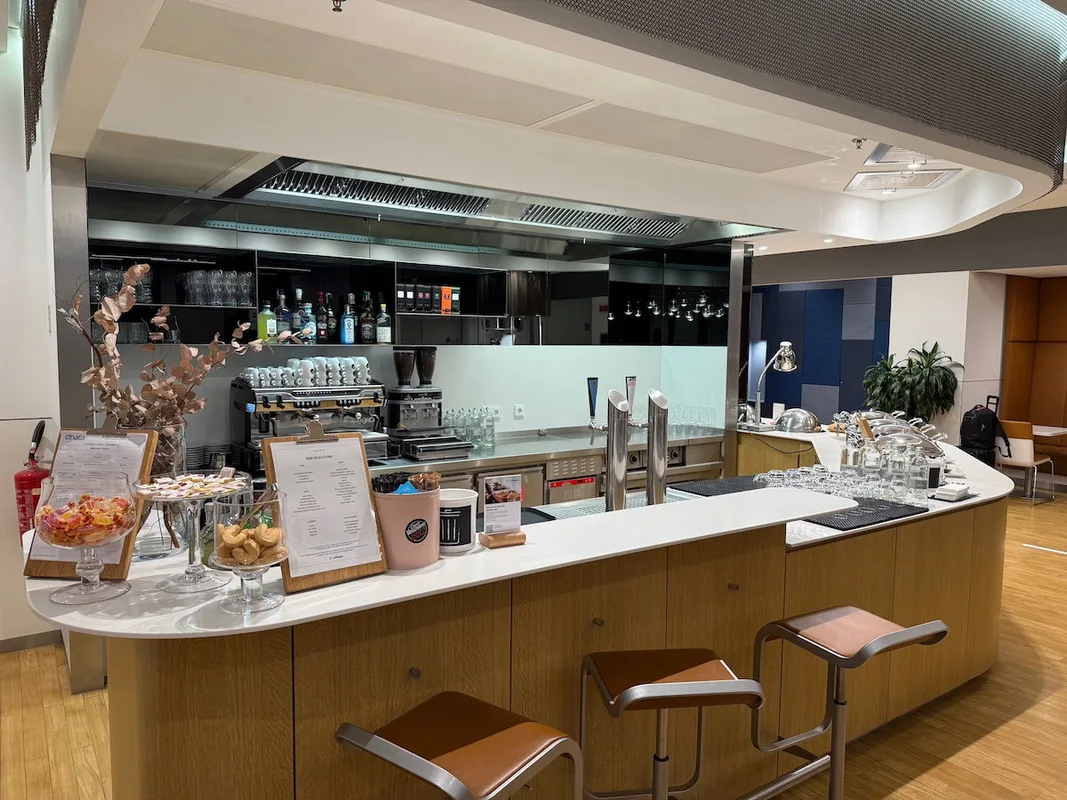 Trải Nghiệm Lounge Lufthansa Tại Sân Bay Milan Malpensa