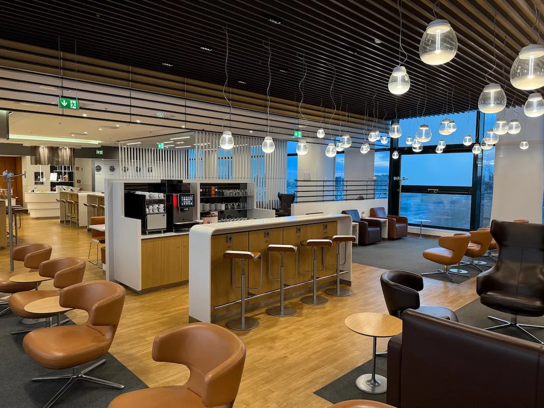 Trải Nghiệm Lounge Lufthansa Tại Sân Bay Milan Malpensa