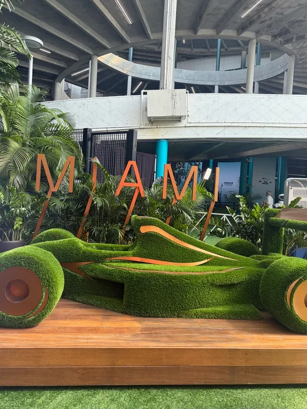 Trải Nghiệm Tuyệt Vời Tại Giải Đua F1 Miami – Khám Phá Paddock Club