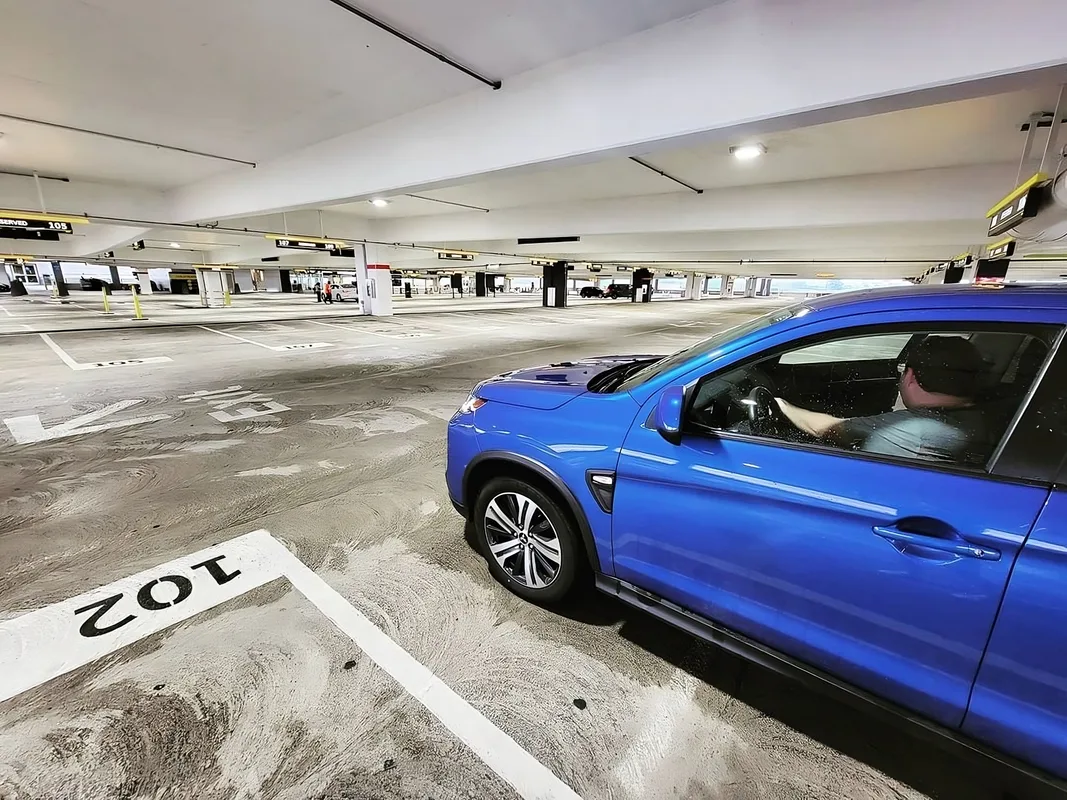 Uber Đang Thử Nghiệm Cách Thuê Xe Mới: Bỏ Qua Quầy, Không Có Xe Đưa, Nhận Xe Tại Chỗ