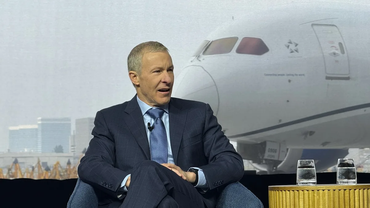 United Airlines: Có Thể Duy Trì Giá Vé Cao Mặc Dù Giá Nhiên Liệu Giảm?