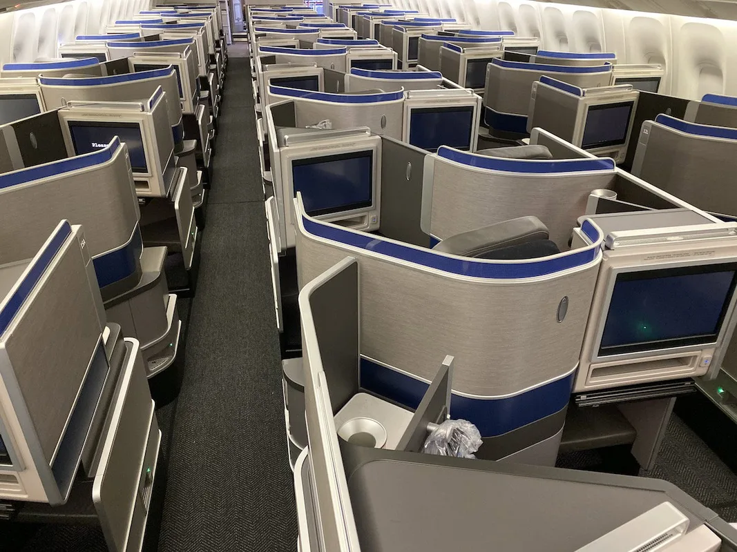 United Airlines Ra Mắt Giá Vé Mới: Hạng Thương Gia Cơ Bản Với Nhiều Hạn Chế