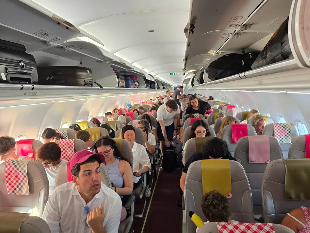 Volotea: Hành Khách Mua Vé Phải Trả Thêm Tiền Xăng Dầu?